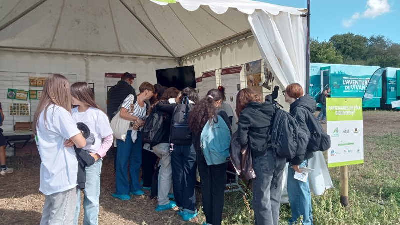 Image 3 : salon T&B - parcours des groupes de collégiens