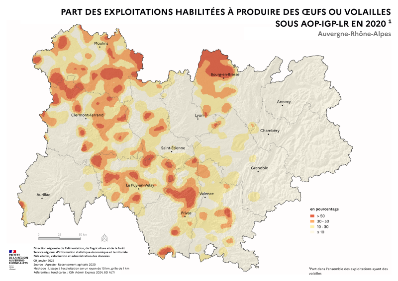 Carte représentant la part d'exploitations habilitées à produire des œufs ou volailles sous AOP-IGP-LR en Auvergne-Rhône-Alpes, selon les données du Recensement Agricole 2020 et de l'INAO. La carte illustre les zones où les élevages de volailles produisent le plus fréquemment sous SIQO dans la région.
