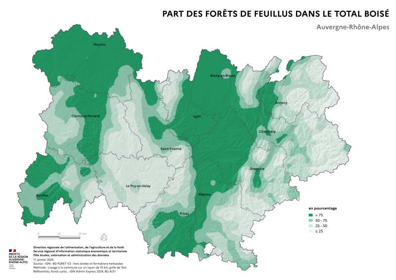 Image 2 : Carte illustrant la part des forêts de feuillus dans le total boisé de la région Auvergne-Rhône-Alpes, selon les données de la BD forêt V2 (IGN).La carte met en évidence les zones où les forêts de feuillus se concentrent dans les surfaces forestières de la région.