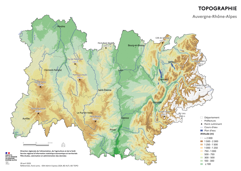 Carte représentant la topographie du territoire de la région Auvergne-Rhône-Alpes, fournie par l'Institut national de l'information géographique et forestière (IGN). La carte met en évidence les différentes caractéristiques géographiques et les reliefs de la région.