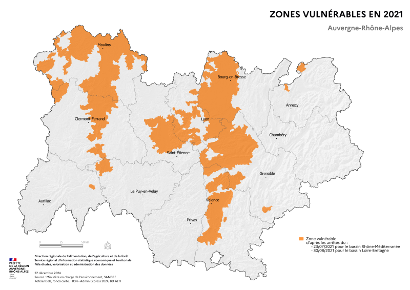 Carte représentant les zones vulnérables de la région Auvergne-Rhône-Alpes selon les données du Ministère en charge de l'environnement d'après les arrêtés 2021 pour les deux bassins concernés (Rhône-Méditerannée et Loire-Bretagne). La carte met en évidence les territoires où les eaux sont polluées ou susceptibles de l'être par les nitrates d'origine agricole.