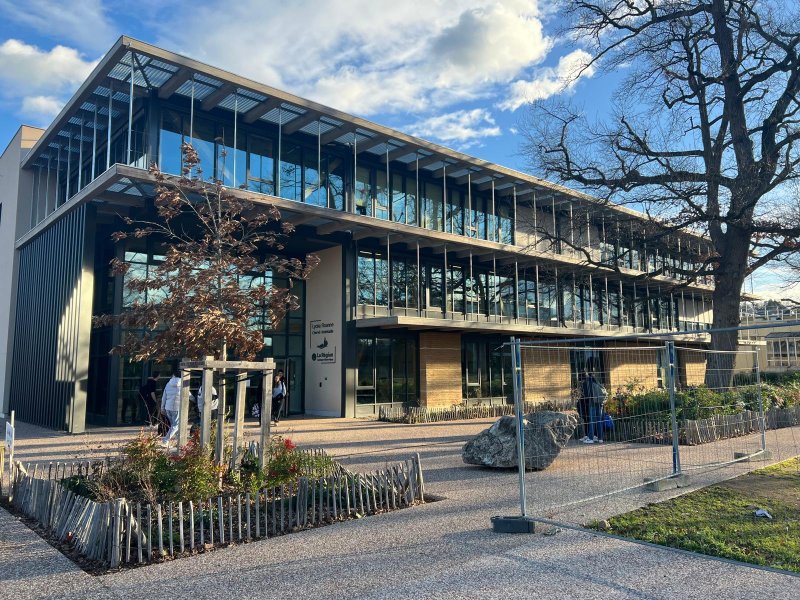 Image 8 : B&acirc;timent central