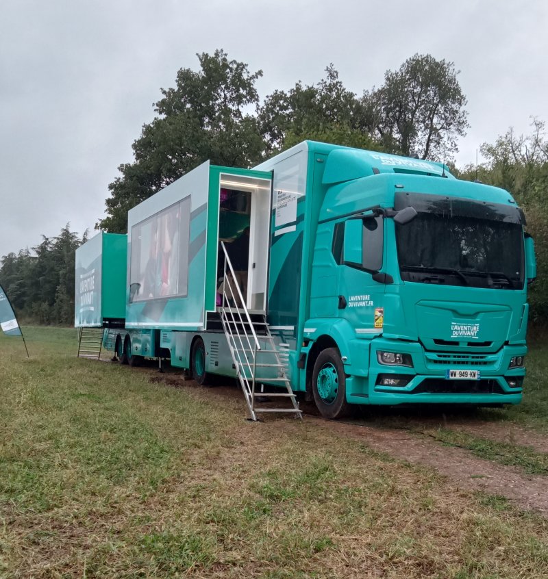 Image 1 : Camion de l'Aventure du Vivant au salon T&B